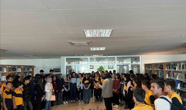 Lise öğrencileri, Şırnak Üniversitesi Kütüphanesini gezdi