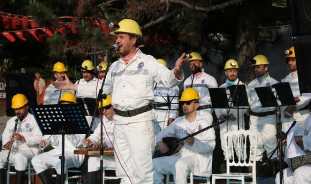 Madenci korosu konser verdi