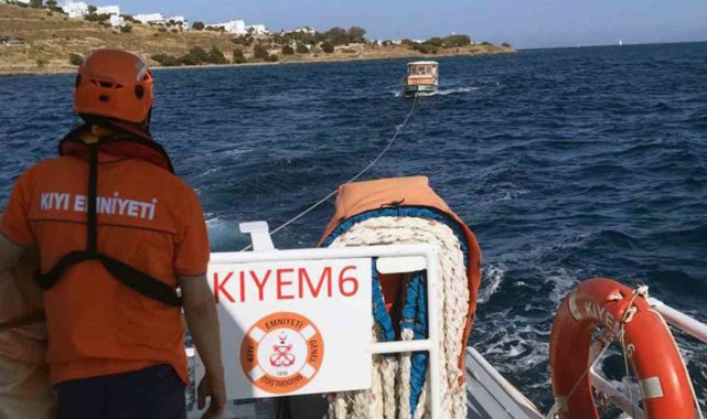 Makine arızası yapan 10 metrelik tekne kurtarıldı
