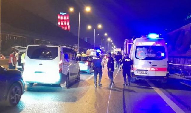 Maltepe D-100 Karayolu'nda otomobil belediye işçilerine çarptı: 4 ölü -