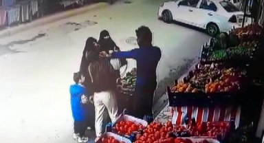 Markette 3 kadının darbedilmesi kamerada