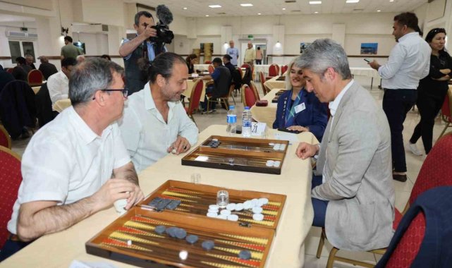 Marmaris'te zarlar depremzedeler için atıldı