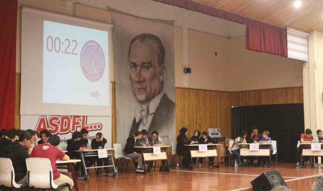 Matematik ve Fen Yarışmasının birincisi Sandıklı Yunus Emre Ortaokulu