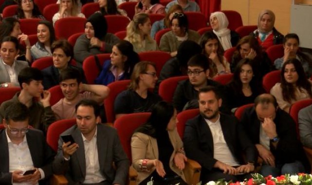 Meclis Başkanı Şentop, Türkiye Yüzyılı Sempozyumu'nda gençlerle buluştu