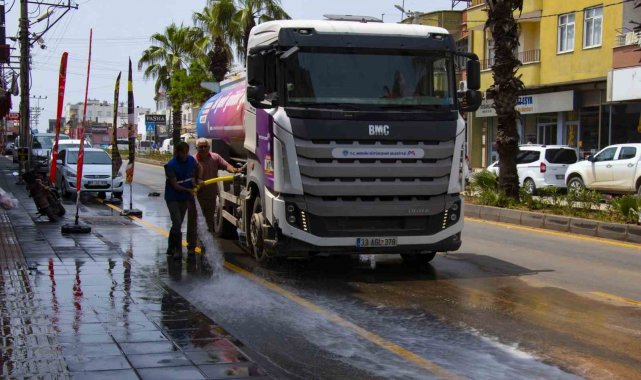 Mersin Büyükşehir Belediyesi ekipleri yağışın ardından sahada