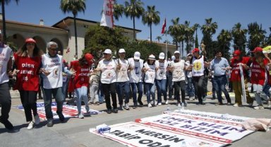Mersin'de 1 Mayıs kutlamasında 'döviz' gerginliği
