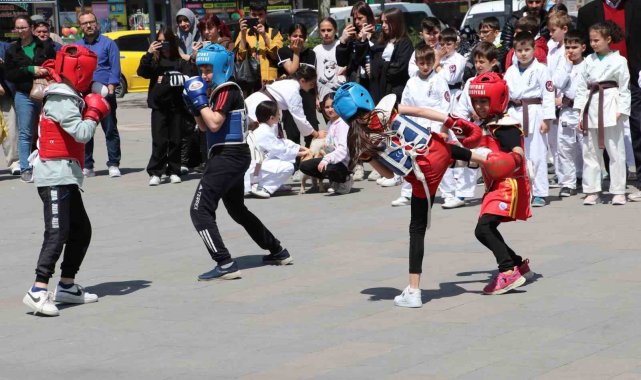 Meydanlar çocuk ve gençlerle şenlendi