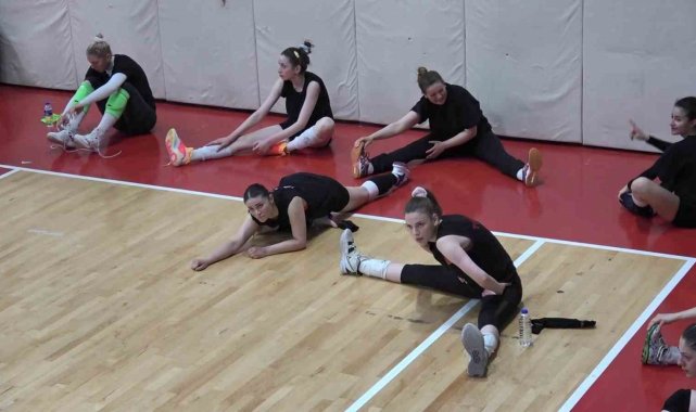 Milli voleybolcular, başarılarına Avrupa şampiyonluğunu da eklemek istiyor