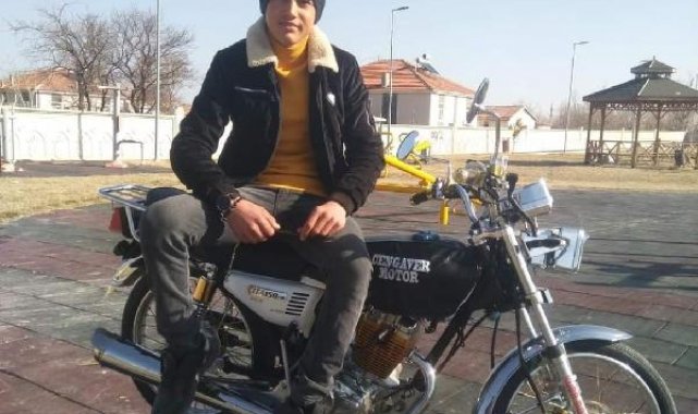 Minibüsle çarpışan motosikletin sürücüsü, kurtarılamadı