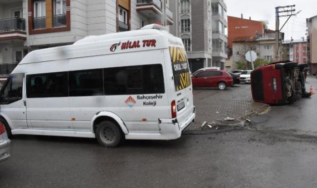 Minibüsler çarpıştı; 5 yaralı