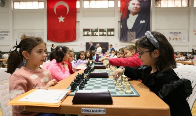 Minik öğrencilerin satranç turnuvası renkli görüntülere sahne oldu
