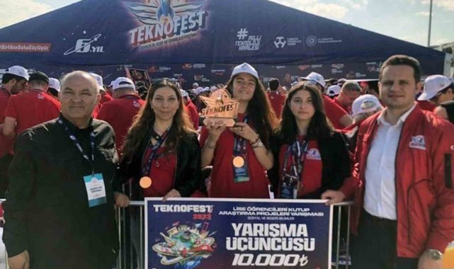 Muğla BİLSEM Türkiye üçüncülüğü ödülünü TEKNOFEST'te aldı