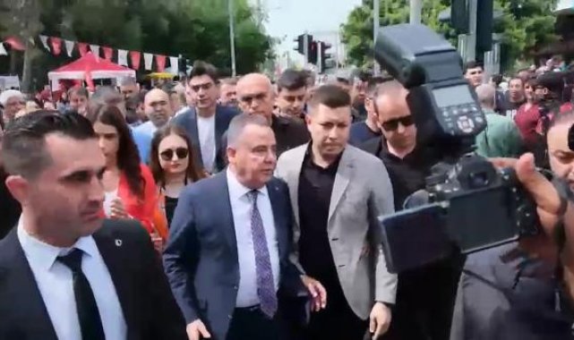 Muhittin Böcek'in esnaf ziyaretinde arbede yaşandı