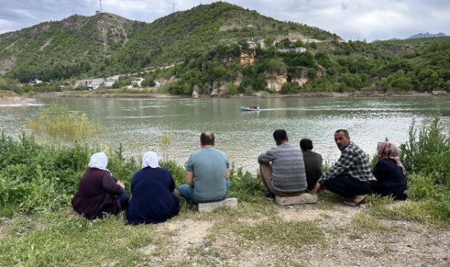 Munzur Çayı'na uçan araçtaki amca yeğen 17'nci günde aranıyor