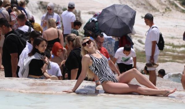 Müzeler Günü'nde ücretsiz olan 'Beyaz Cennet Pamukkale'ye ziyaretçi akını