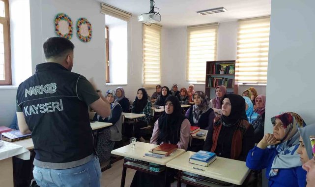 Narkotik Polisi Vatandaşı Bilgilendirmeye Devam Ediyor