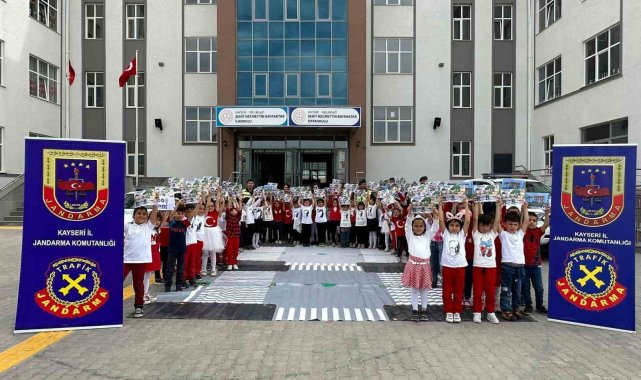 Öğrenciler Trafik Kuralları Konusunda Bilgilendirildi