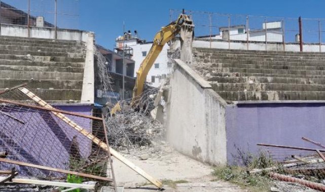 Ordu'da 'millet bahçesi' olacak stadın yıkımına başlandı