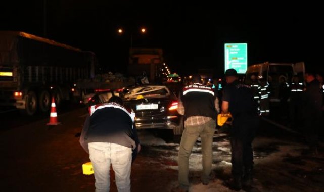 Orta şeritte, arıza nedeniyle duran TIR'a çarpan otomobil sürücüsü, hayatını kaybetti