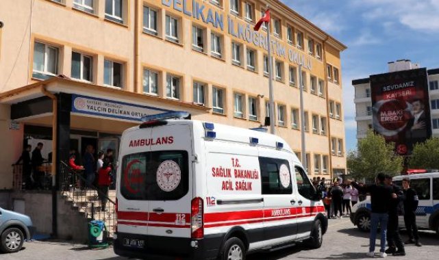 Ortaokul öğrencisi, okulda, kendisine borç para vermeyen arkadaşını bıçakladı