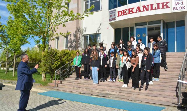 Ortaokulu öğrencileri meslekleri tanıdı