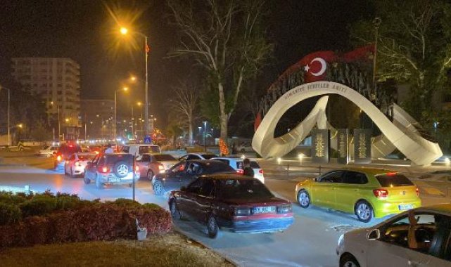Osmaniye'de Galatasaray taraftarları şampiyonluğu kutladı