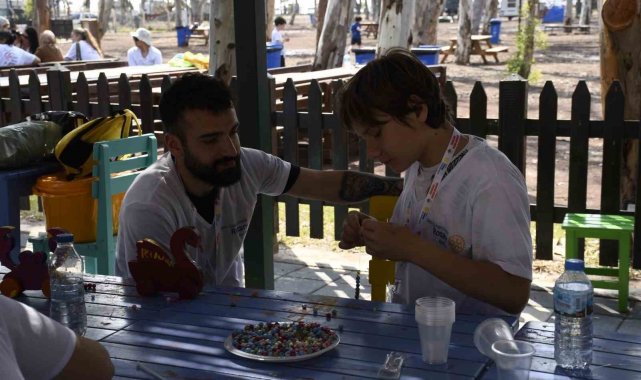Otizmli bireyler etkinlikte stres attı