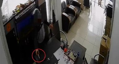 Oto kiralama firmasına silahlı saldırı kamerada