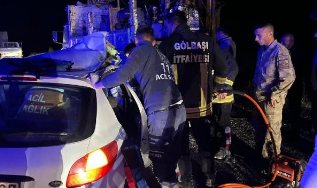 Otomobil, kamyona çarptı: 1 ölü, 1 yaralı