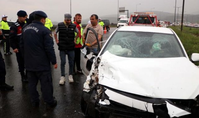 Otomobil önce bariyere, ardından başka otomobile çarptı: 11 yaralı