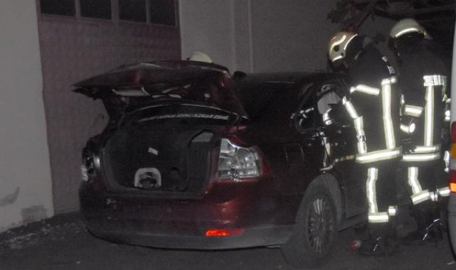 Otomobilde soludukları çakmak gazı patladı: 3 yaralı