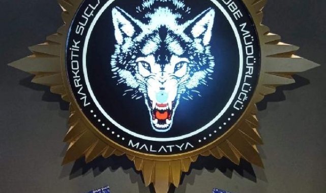 Otomobilin bagajında 9 kilo skunk ele geçirildi