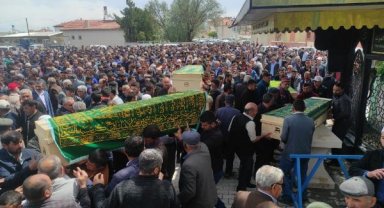 Otomobille hafif ticari aracın çarpıştığı kazada ölen 5 kişi toprağa verildi