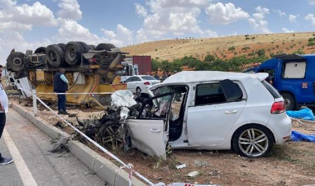 Otomobille kamyon çarpıştı: 1 ölü, 1 yaralı