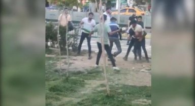 Parktaki 2 çocuğu dövüp, bıçakladıktan sonra cep telefonlarını gasbettiler