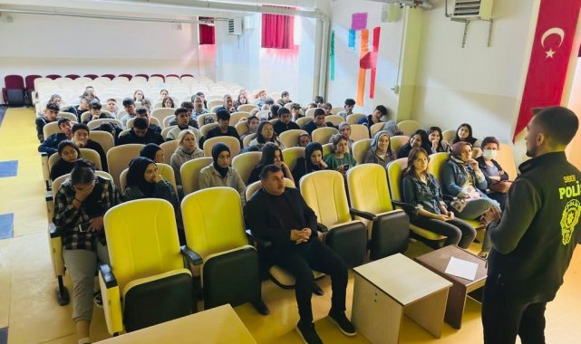 Pazarlar'da öğretmen ve öğrencilere güvenli ve şuurlu internet kullanımı eğitimi