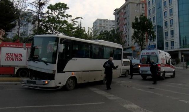 Pendik'te iki minibüs çarpıştı: 2 yaralı