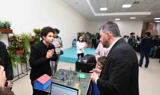 Pursaklar'ın bilim insanı adayları Bilim Şenliği'nde