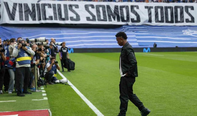 Real Madrid'in farklı branşlardan Vinicius Jr.'a destek
