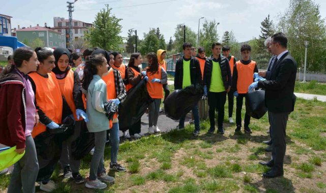 Refahiye'de liseli öğrencilerden çevre duyarlılığı