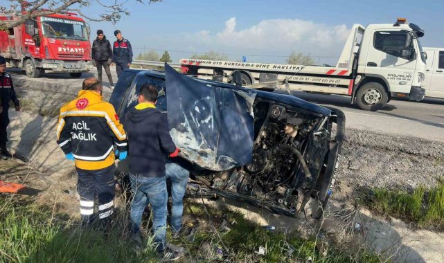 Refüje girip 50 metre sürüklenen otomobilde 1 kişi öldü, 3 kişi yaralandı