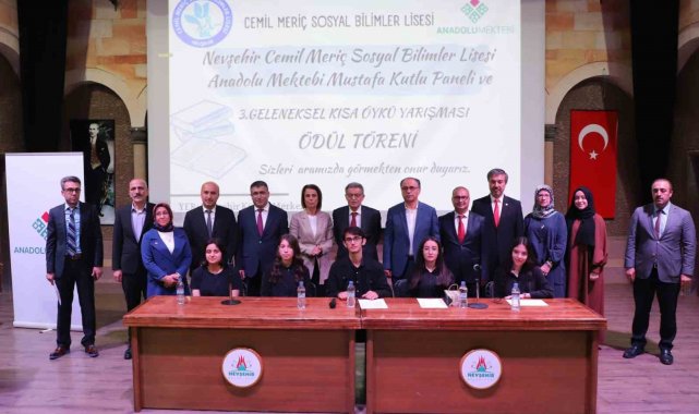Rektör Aktekin '3. Geleneksel Kısa Öykü Yarışması' ödül törenine katıldı