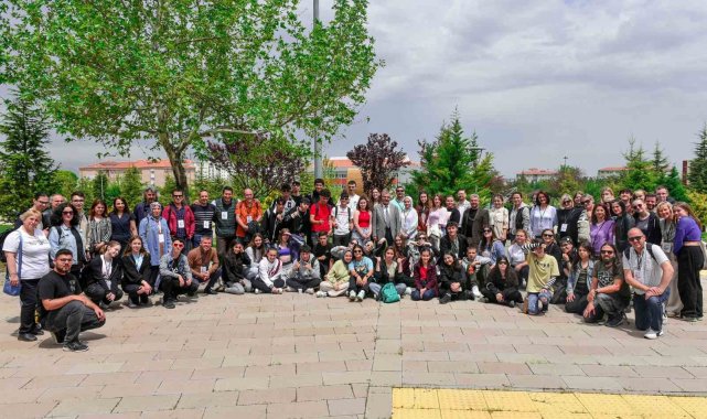 Rektör Gavgalı, KMÜ'ye misafir olan yabancı öğrencilerle buluştu