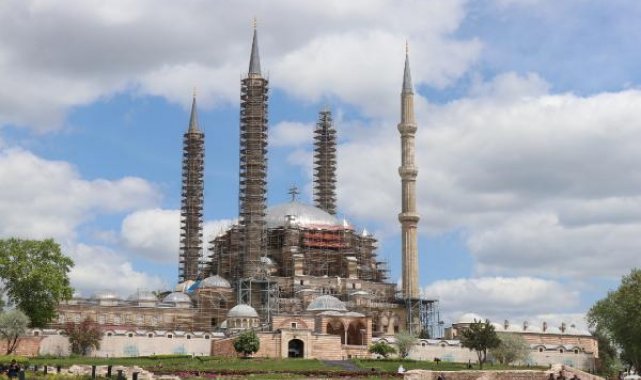 Restorasyondaki Selimiye Camisi'nde ana kubbe aleminin montajına başlandı