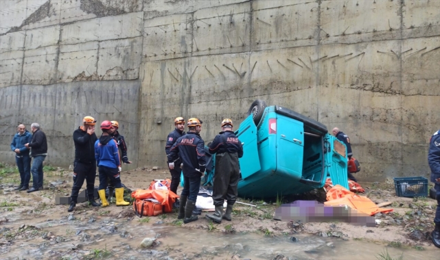 Rize'deki trafik kazasında ölen 5 kişinin cenazeleri toprağa verildi