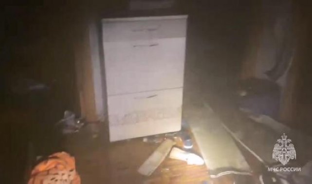 Rusya'da itfaiye, 8 yaşındaki çocuğu yangından kurtardı