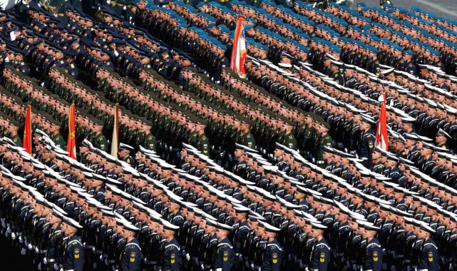 Rusya'da Zafer Bayramı gövde gösterisiyle kutlandı