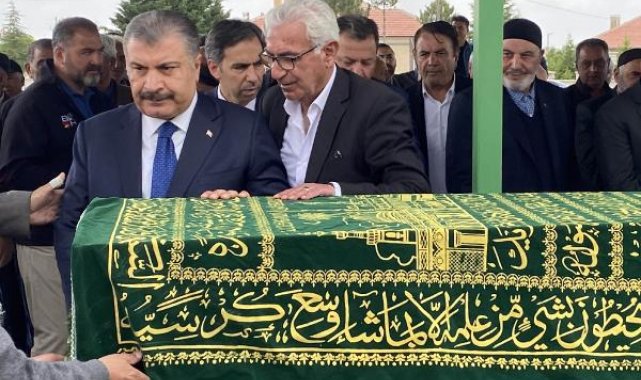Sağlık Bakanı Fahrettin Koca, anneannesinin cenaze törenine katıldı