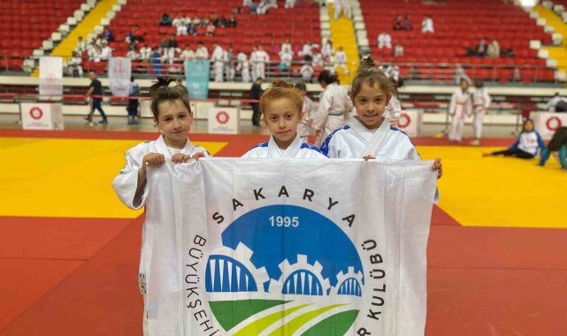 Sakarya Büyükşehir sporcusu kürsüyü boş bırakmadı
