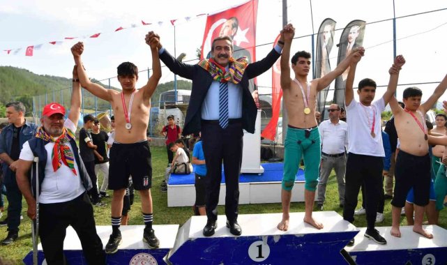 Salbaş'ta başpehlivan Mehmet Çelebi oldu